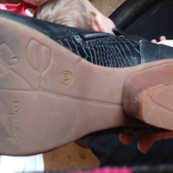 Dansko Black Newbuck Booties Size 40 or US 9-9.5 - Picture 2 of 2